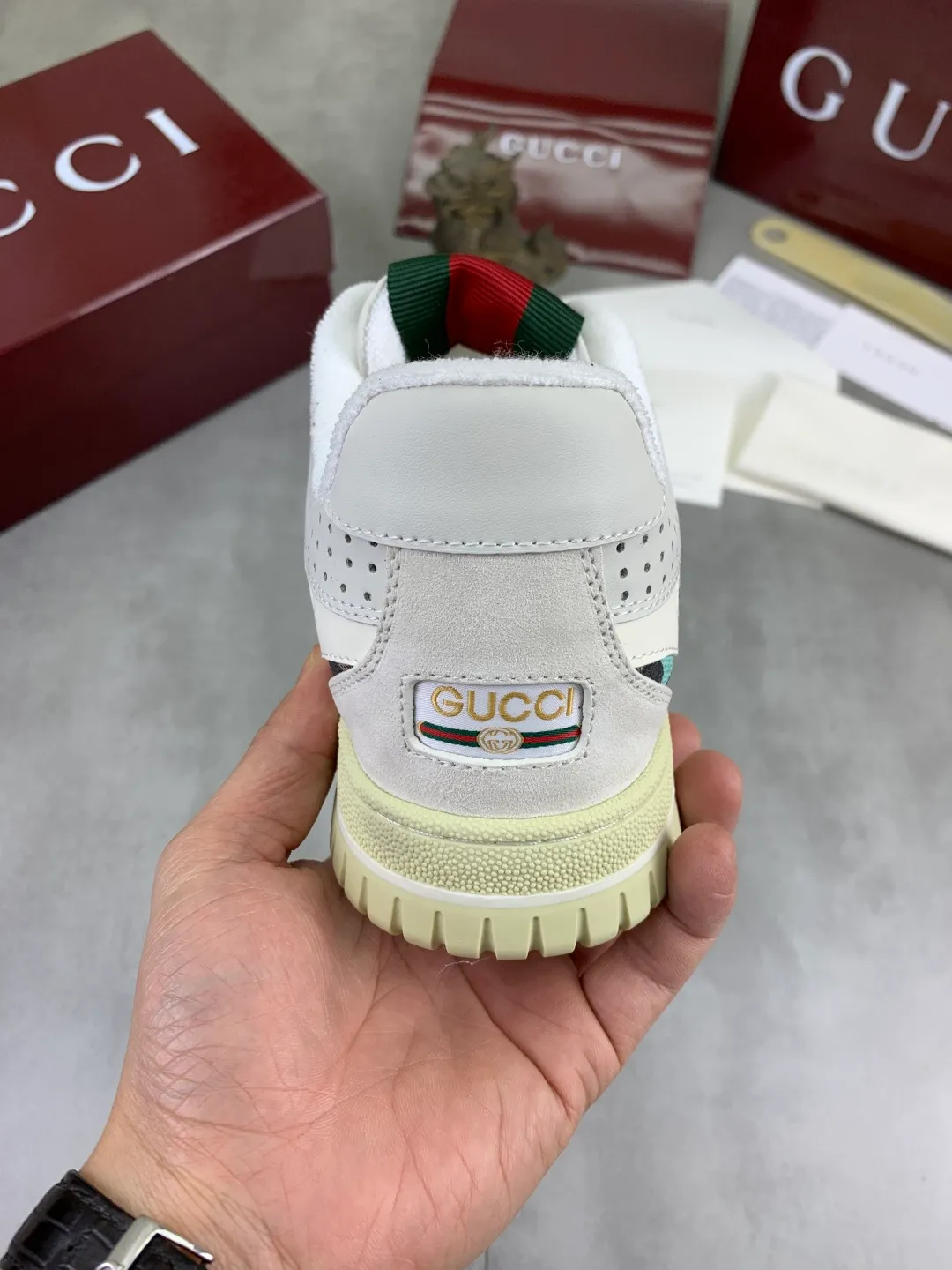Men's shoes 💰P542 New Gucci autumn and winter low-end catwalk casual sneakers, top version! Oil edge craftsmanship. New model for early spring, creating a perfect style, cool and sassy, ​​c-position fashionable wear, classic shoe style with retro and futuristic feel, showing exquisite texture! Open mold to customize high-density outsole. Comes fully packaged. Size: 40-45 Fabric: Imported calfskin punching Lining: Imported original towel lining